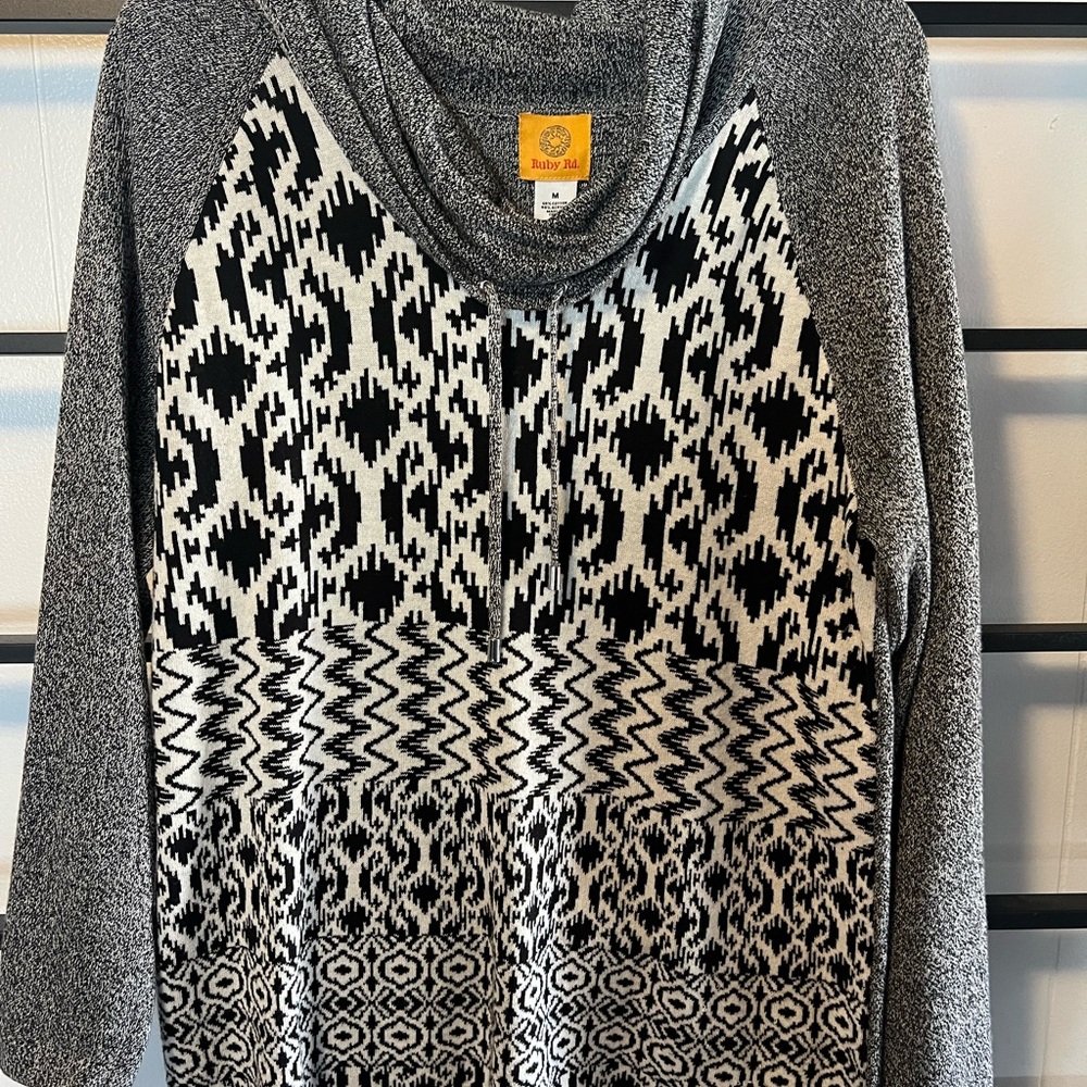 EUC Women’s Ruby Rd Size M Long Sleeve Pullover ,G10